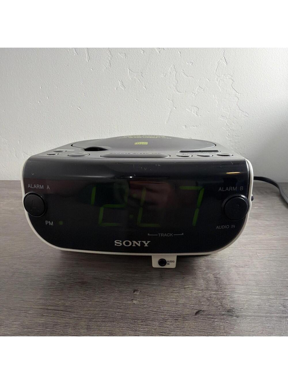 VTG SONY Dream Machine Dual Alarm Clock AM/FM Radio CD Player  ICF-CD815 TESTED
